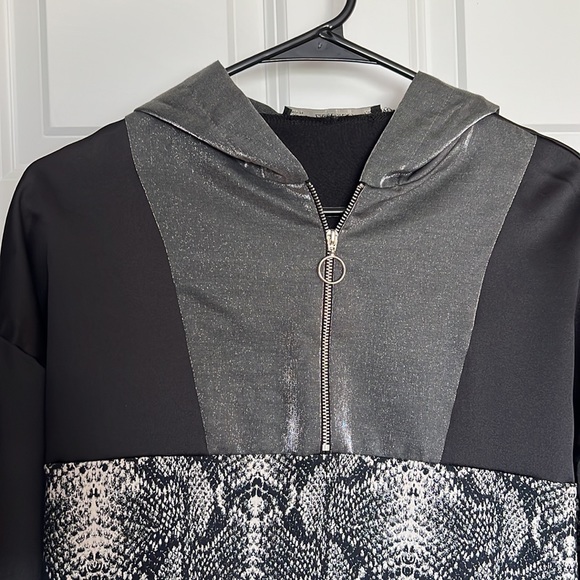 Zara Hoodie - Picture 2 of 4